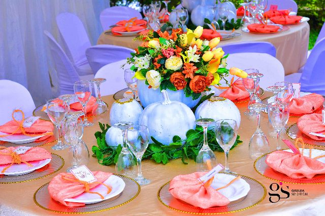 Décor Review: Blushing Blooms as Eunice Welcomes David Home