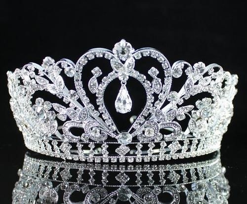 Goodbye Wedding Hair Pin, Now Welcoming The Bridal Crown!