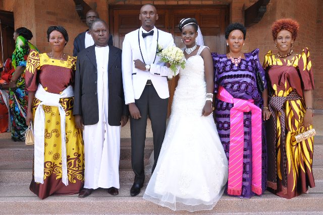 10 Crucial Things To Discuss With Your Parents Before Your Wedding Day