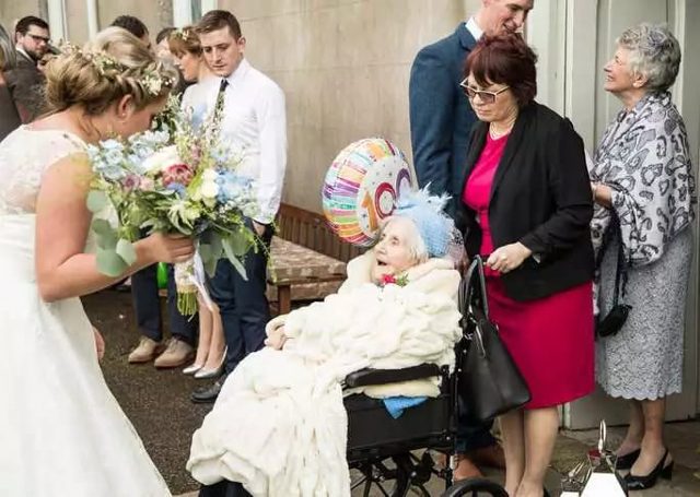 Wow! Meet this 100-year-Old bridesmaid (photos)