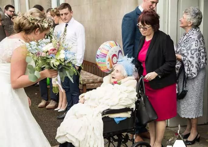 Wow! Meet this 100-year-Old bridesmaid (photos)
