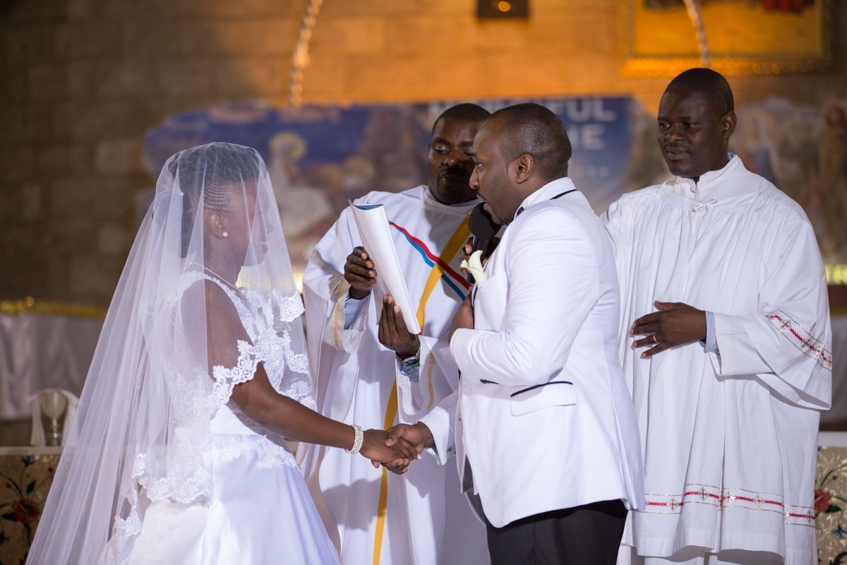 How To Write Wedding Vows You'll Engrave On Your Heart