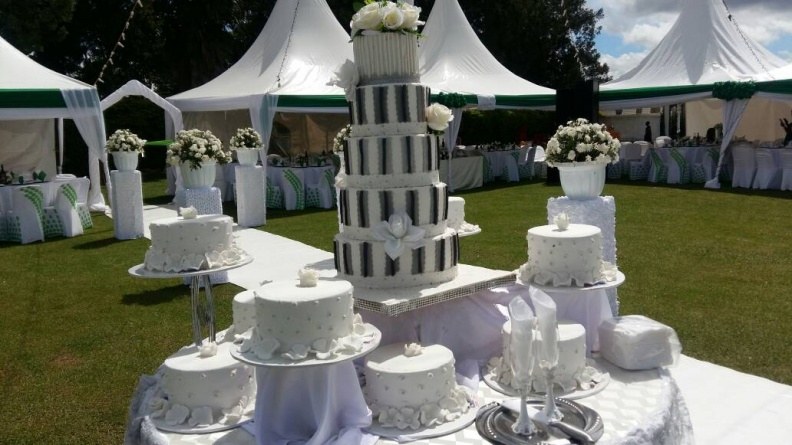 Carledorian cakes,the trending cakes this wedding season!