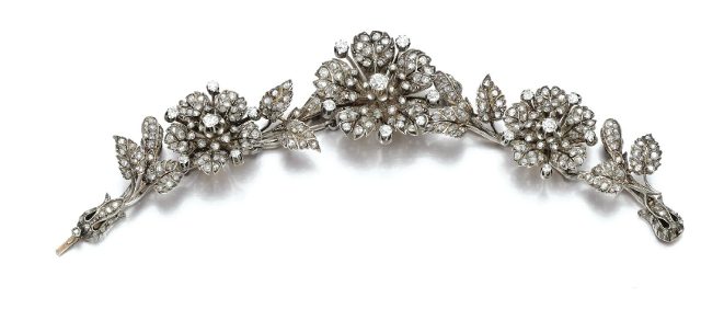 The wedding Tiara, How to choose it