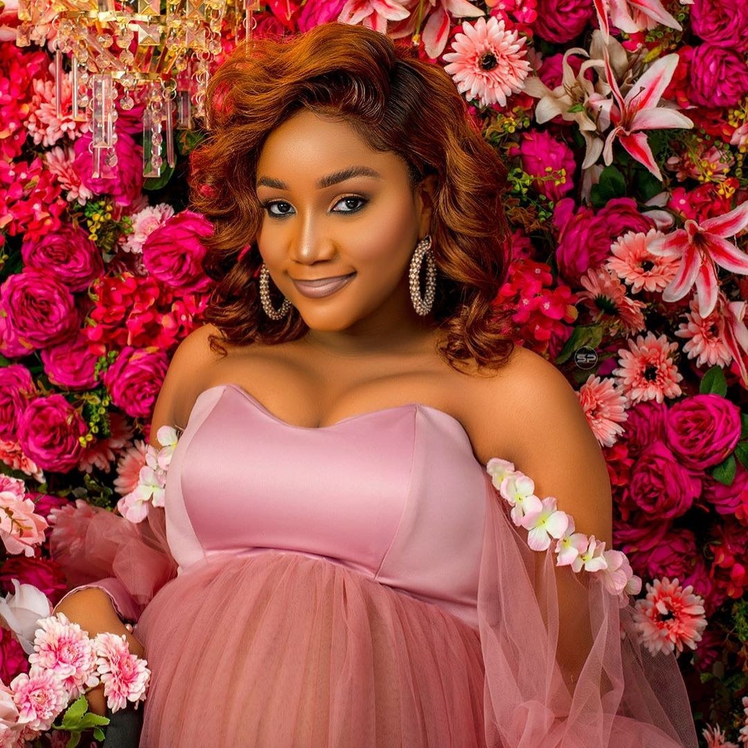 Nahya Shero glows towards motherhood in a flashy baby shower