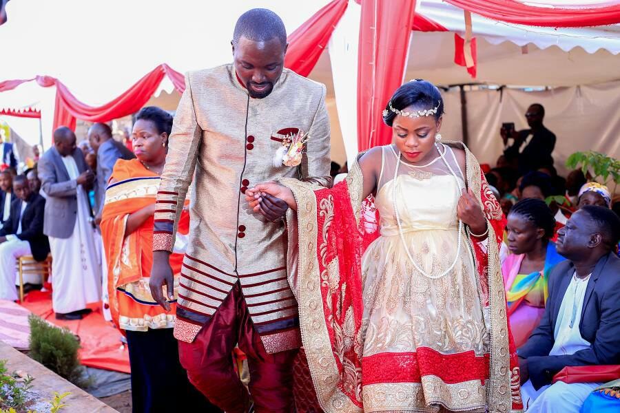 The Indian Themed Introduction, Phionahs Kuhinjira in pictures