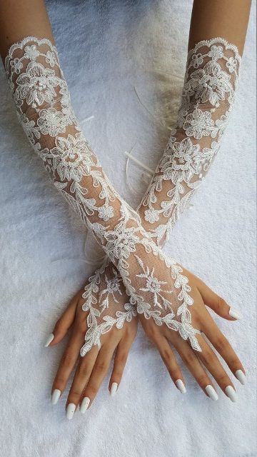 Be A Queen- How To Rock Gloves On Your Special Day!
