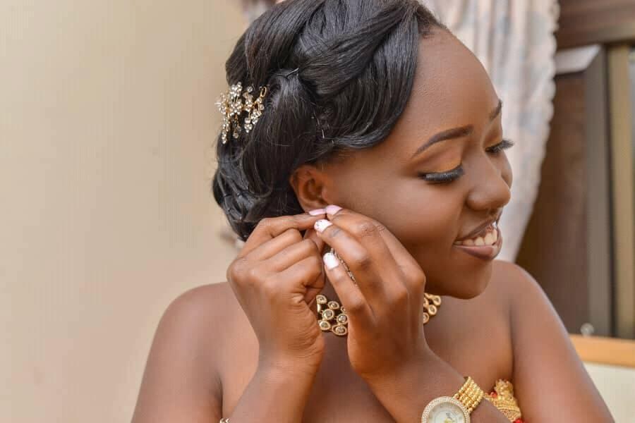 Evah introduces Ambrose - Mikolo