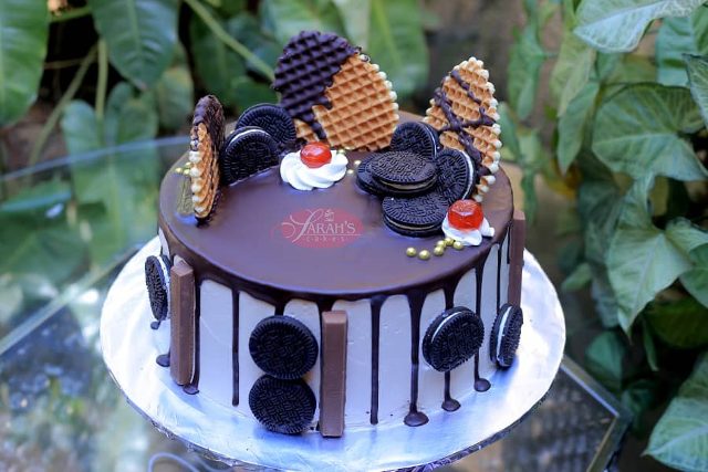 Two-tier wedding cake