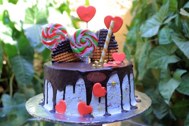 Valentine heart cake with roses