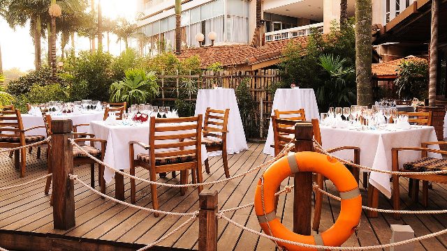 Sheraton Hotel Seven Seas Restaurant Outside Deck