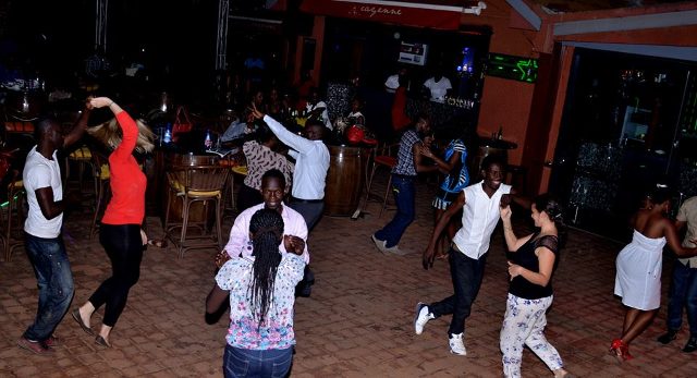 Night coupled dance lessons with LRhythm
