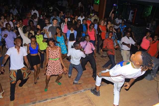 Group dance lessons with LRhythm