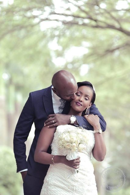 Mathew and Lynette get cozy on their wedding day, Photo by Globetek Entertainment