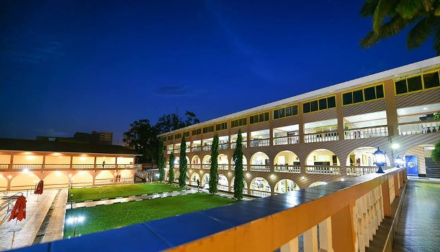 Enjoy the chance to bond in a natural setting without discomfort or distraction during your event at the Hotel Africana gardens.