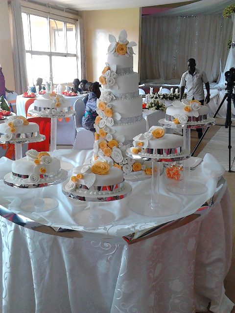 A wedding cake supplied by Moze Decoration World